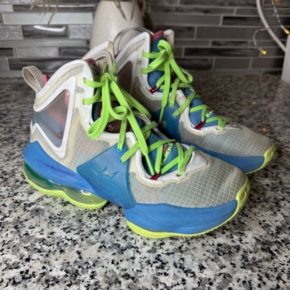 Nike Lebron 19 GS ‘Tropical’ Boys Shoes Size 4.5Y - Picture 1 of 10